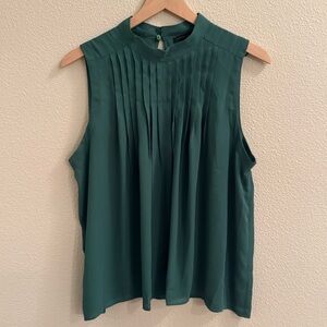 Ann Taylor Green Pleated Sleeveless Blouse - Size L